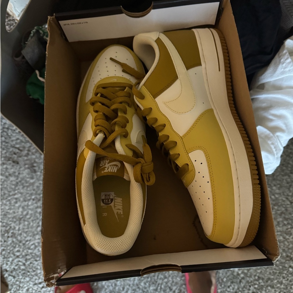 Nike Air Force 1 '07 in Coconut Milk and Bronze